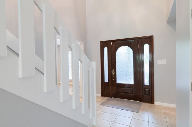 Building Photo - 10 Coralvine Ct