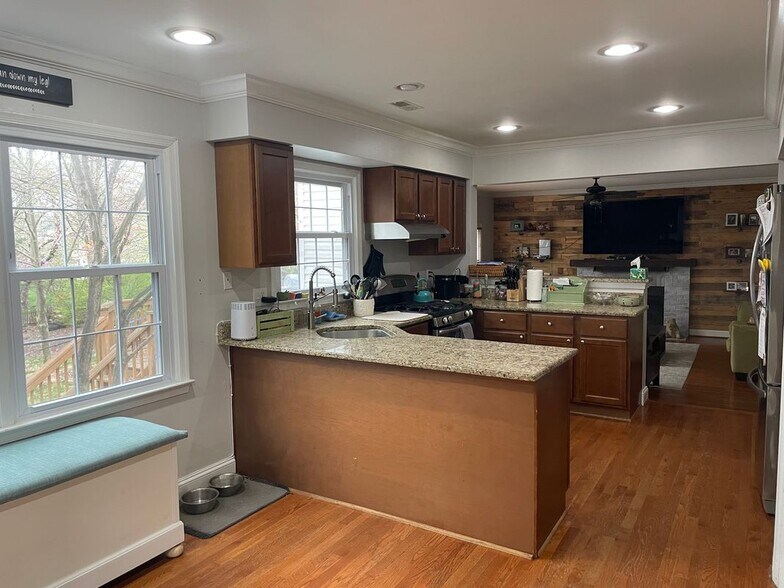 Building Photo - 20671 Stillpond Ct