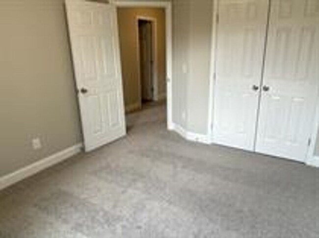 Building Photo - 247 Claremont Ct