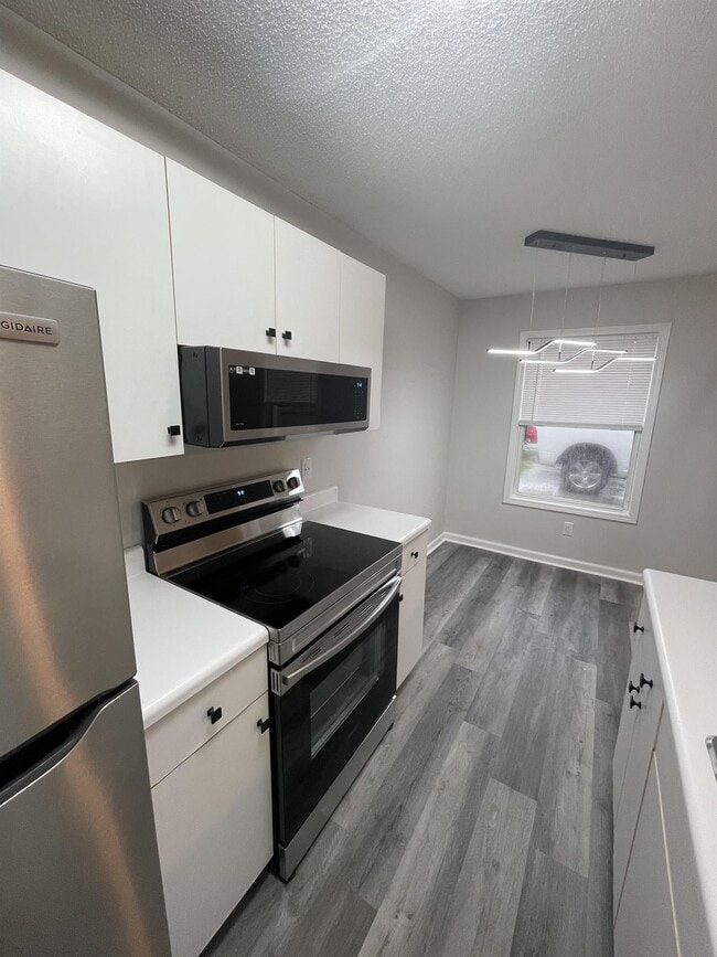 Building Photo - 803 6th Ave S
