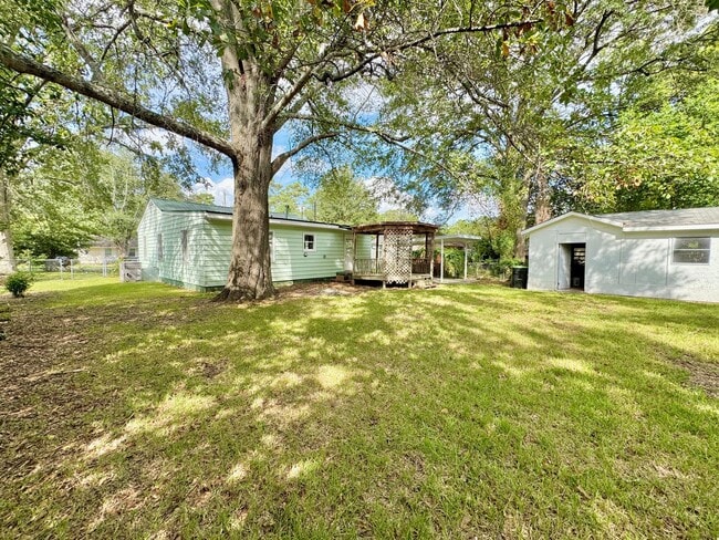 Building Photo - 1319 Laura Ave