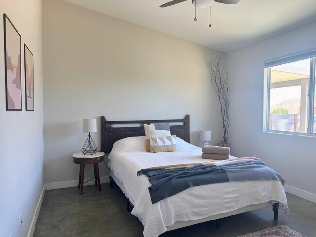 Building Photo - Rare Opportunity for Spacious, Modern Sout...