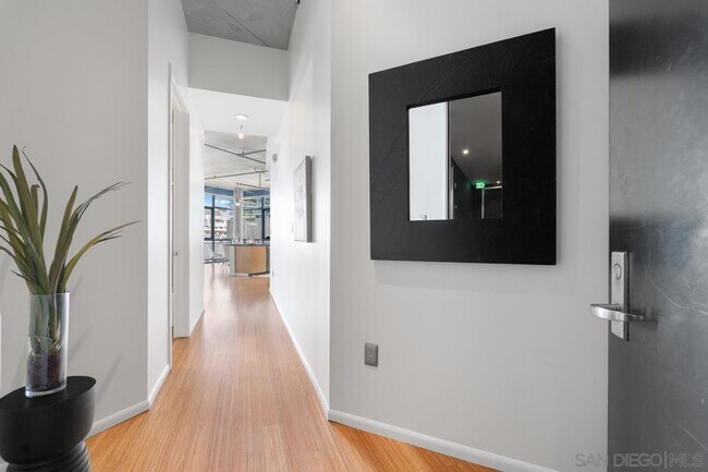 Building Photo - 527 Tenth Ave