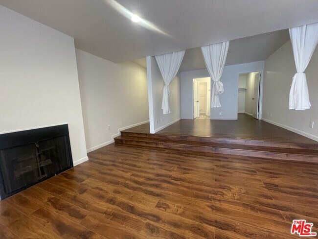 Building Photo - 1338 N Sierra Bonita Ave