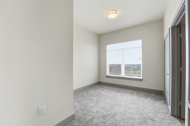 Building Photo - 6955 Turtlewood Dr