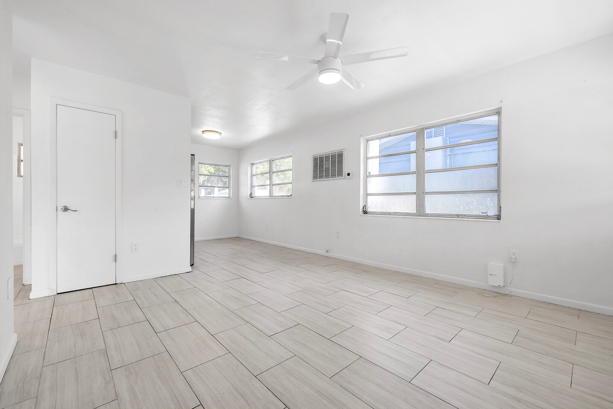 Building Photo - 313 N Arcadia Ave