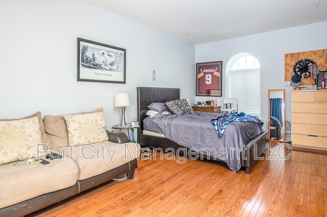 Building Photo - 9 Yogurt Ln