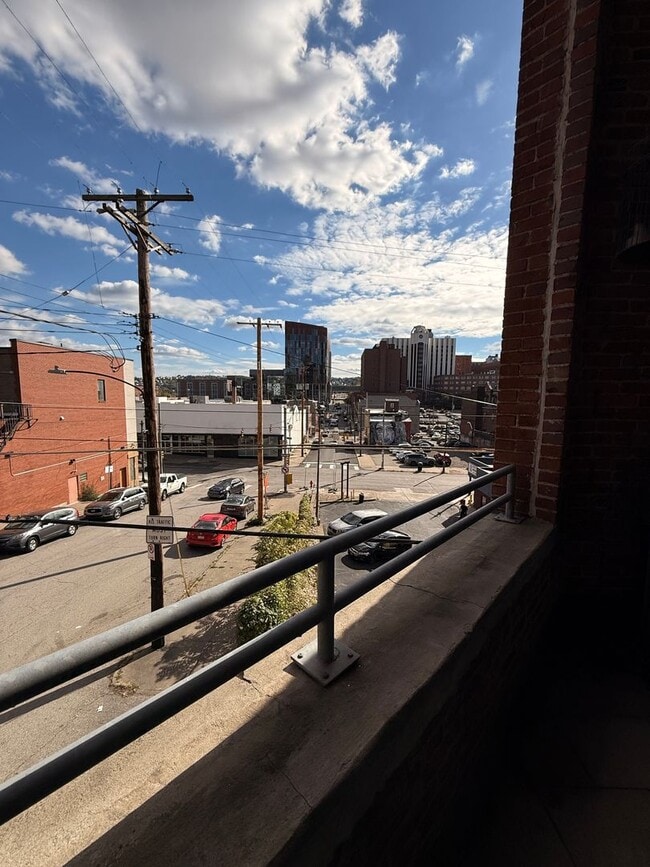 Building Photo - Fully Furnished!! Ready NOW! Sleek & Modern