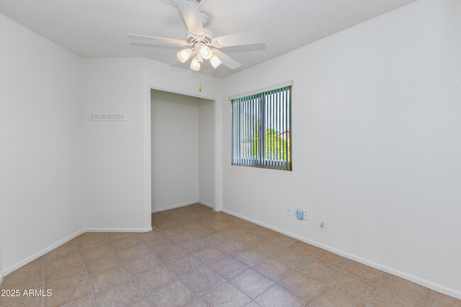 Building Photo - 6819 E Grandview Dr