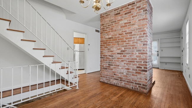 Building Photo - 6415 Howe St