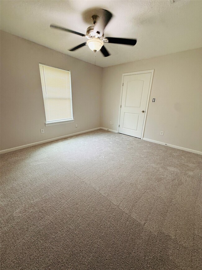 Building Photo - 11915 Greenmesa Dr