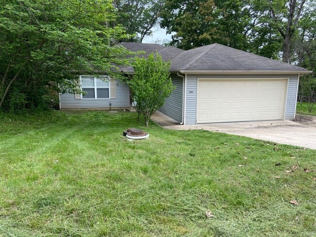 Building Photo - Single-Family Home in Merriam Woods