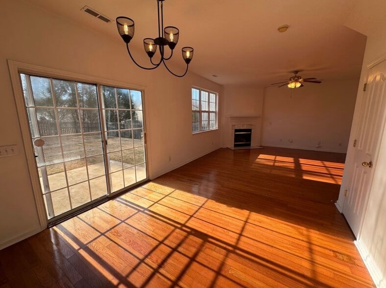Sitting Room - 9920 Forest Run Ln