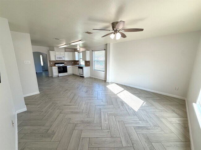 Building Photo - 10811 Tallow Briar Ln