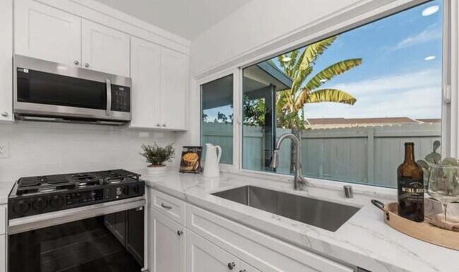 Building Photo - 3808 Vista Campana S