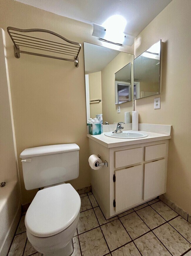 Building Photo - 3738 N University Dr