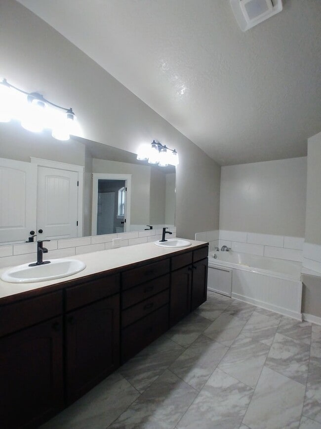 Building Photo - 3 Bedroom, 2 Bathroom Updated Home in Home...