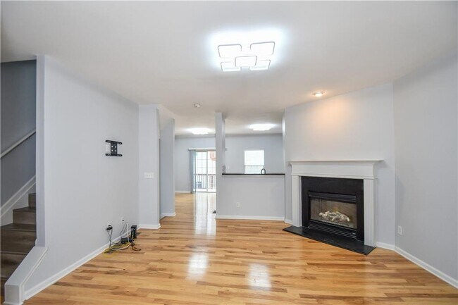 Building Photo - 2201 Landing Walk Dr