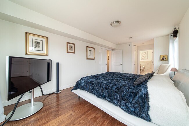 Building Photo - 11 Washington Pl