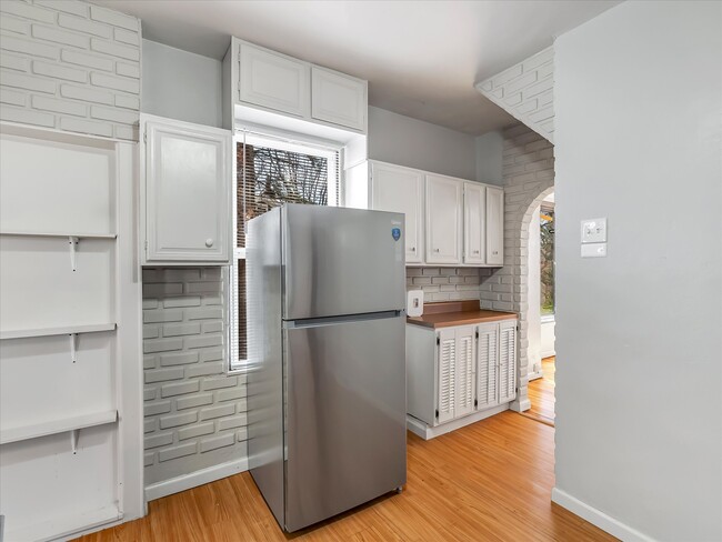 Building Photo - 9932 Jeffrey Dr