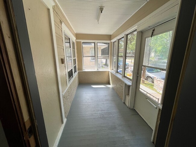 Building Photo - Single Family Home located south of Como P...