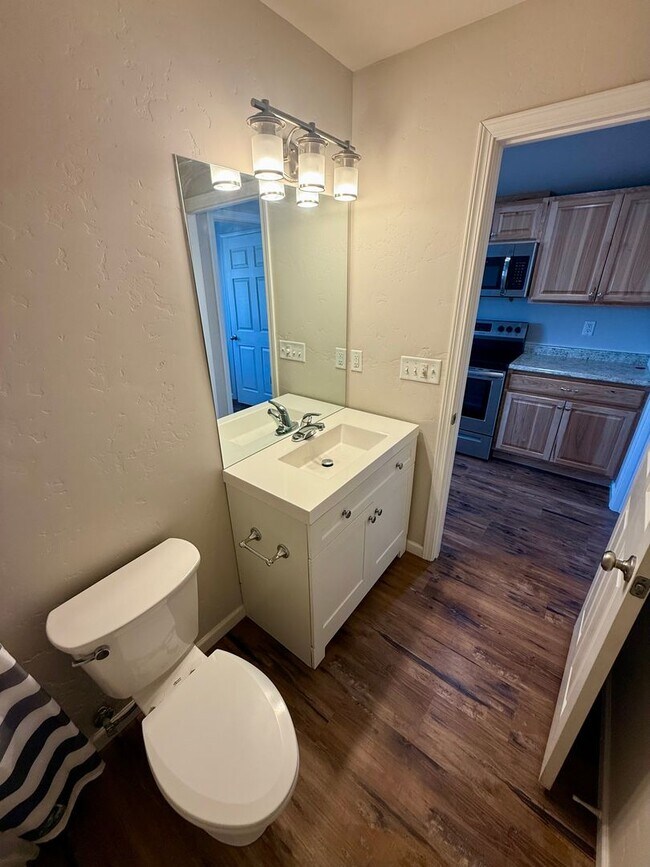 Building Photo - AMAZING 1-BEDROOM, 1-BATH UNIT WITH GARAGE