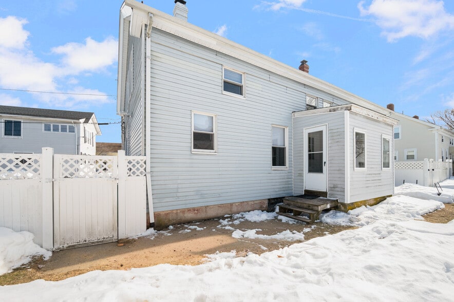 Building Photo - 81 W Pontiac St