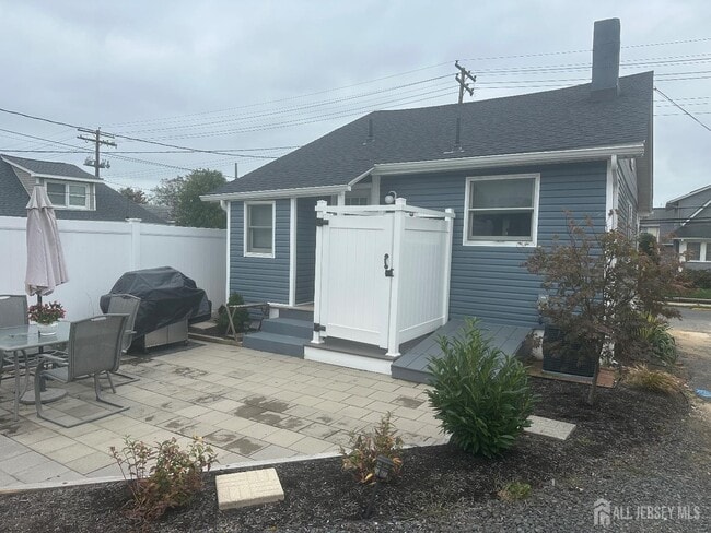 Building Photo - 602 18th Ave