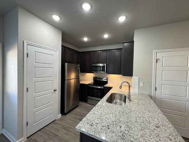 Building Photo - Luxury 3/2.5 2 Story Townhouse in NBTX