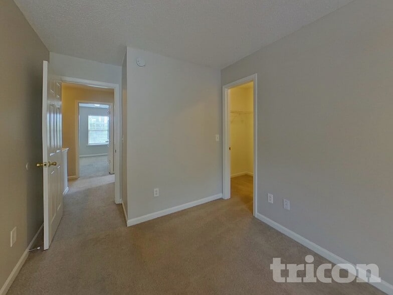 Building Photo - 381 Valley Heights Ln