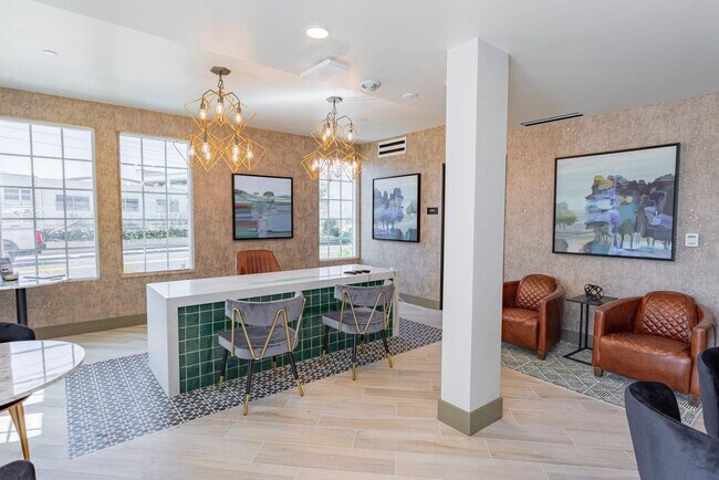 Building Photo - 920 Bayswater Ave