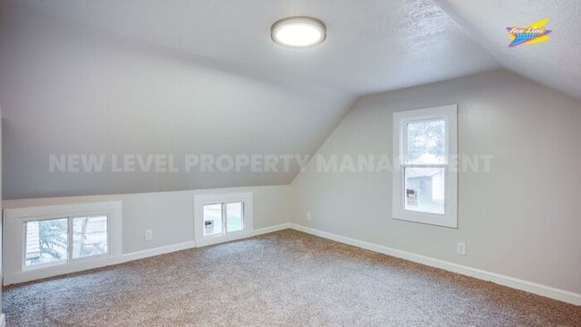 Building Photo - 1325 S Palisade St