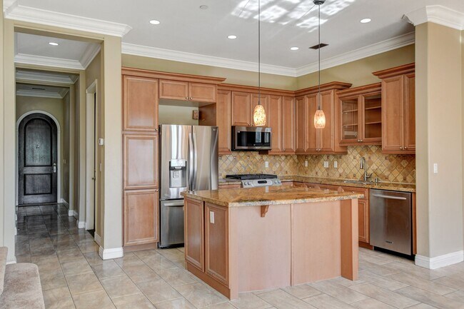Building Photo - Luxury Resort Style Condo in Lake Las Vegas