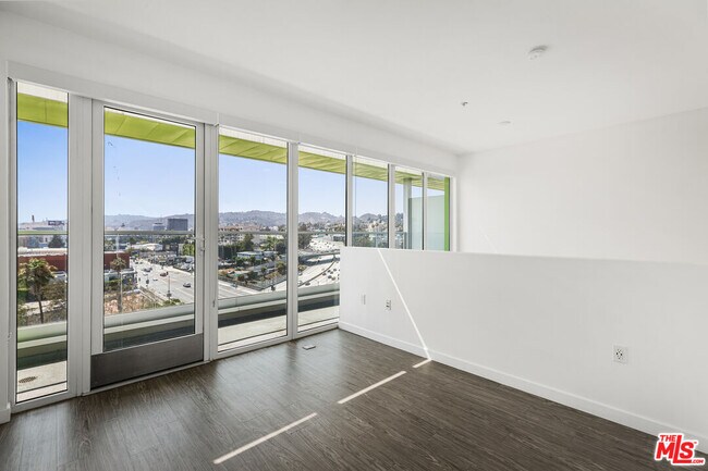 Building Photo - 5750 Hollywood Blvd