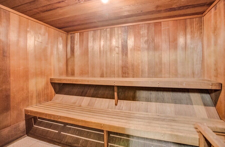 Building Photo - 1140 E Ocean Blvd