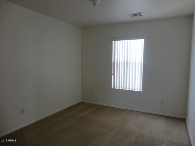 Building Photo - WATERFORD SQUARE COMMUNITY 3 BED 2.5 BATH