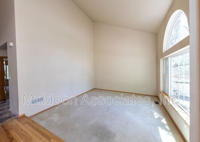 Building Photo - 140 Ellsworth St