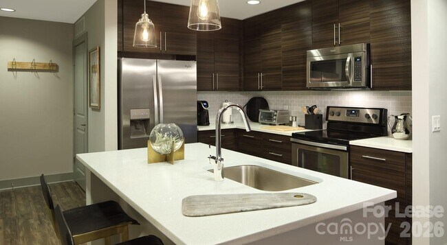 Building Photo - 525 S Church St