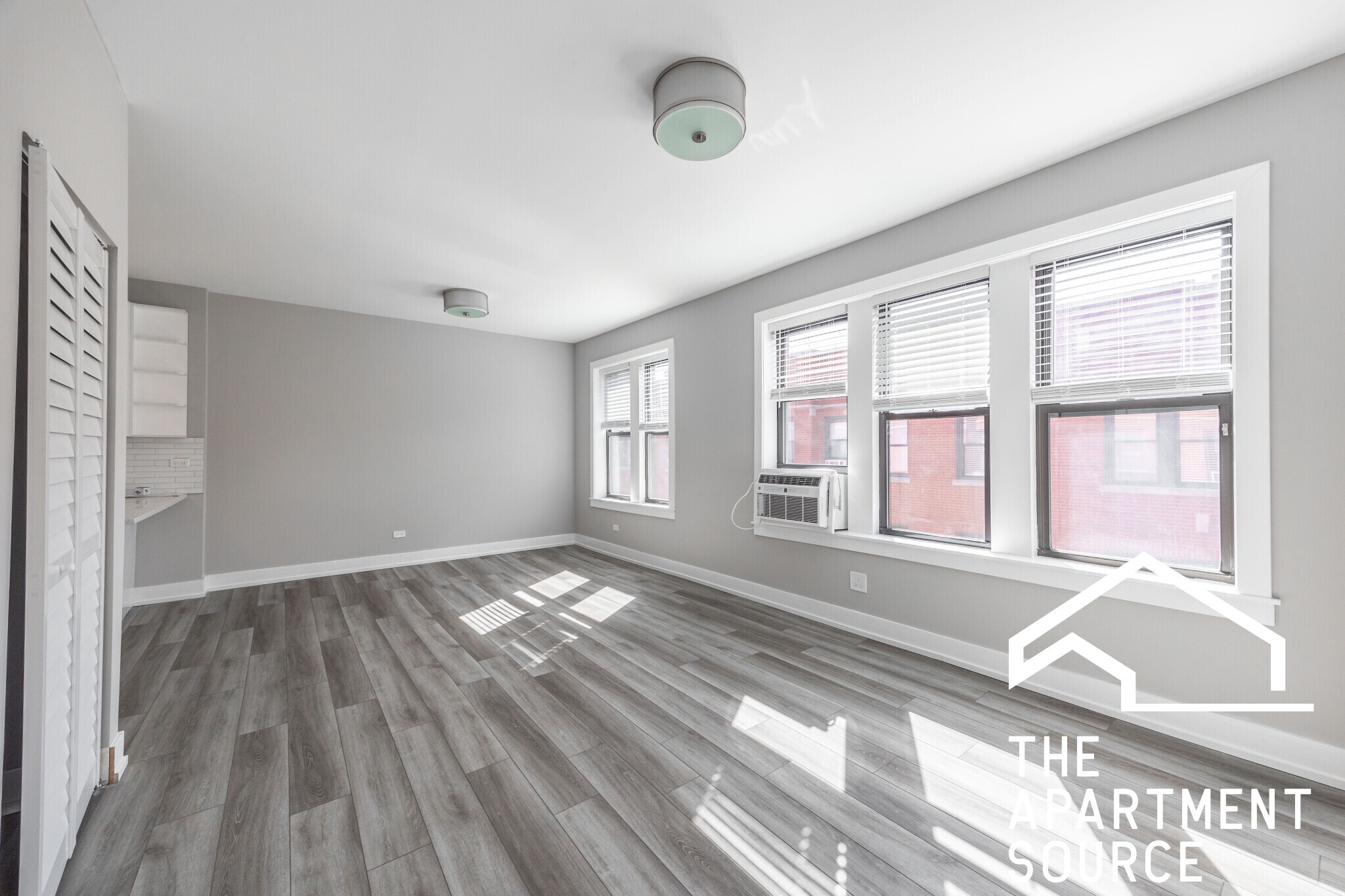 Building Photo - 3925 N Janssen Ave