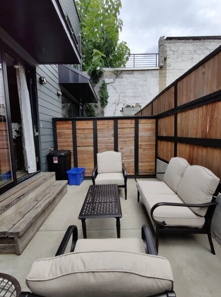 Building Photo - 1417 N Hope St