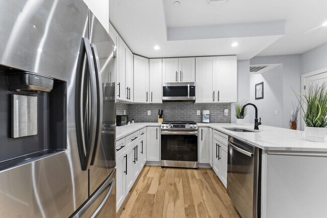 Building Photo - 1011 Bennington St