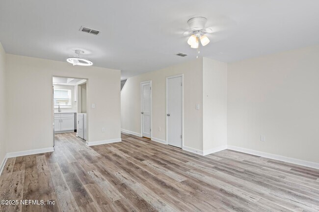 Building Photo - 11359 Bedford Oaks Dr