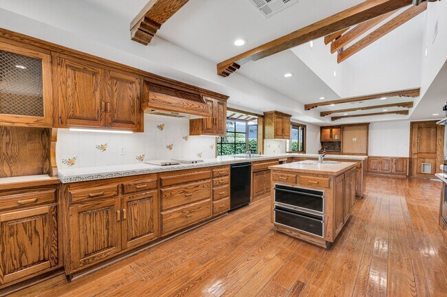 Building Photo - Perfect Entertaining Family Home with Larg...