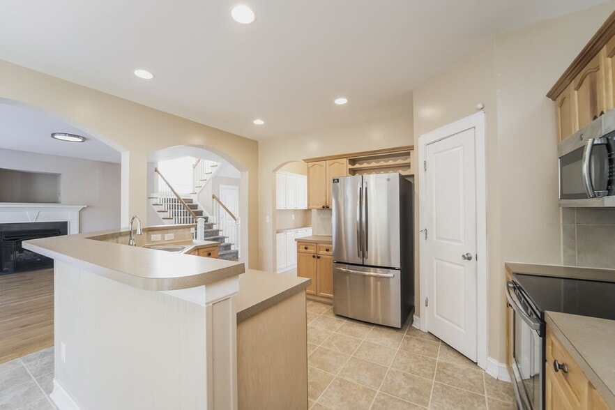 Building Photo - 8607 Castle Cliff Dr
