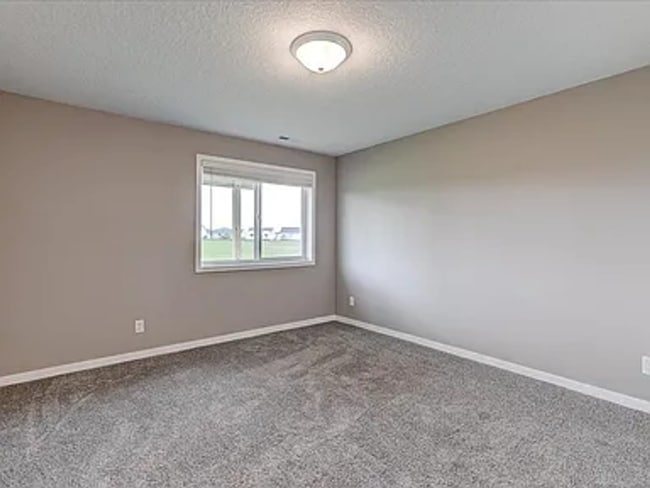 Building Photo - Family Home in Altoona - Available Now!