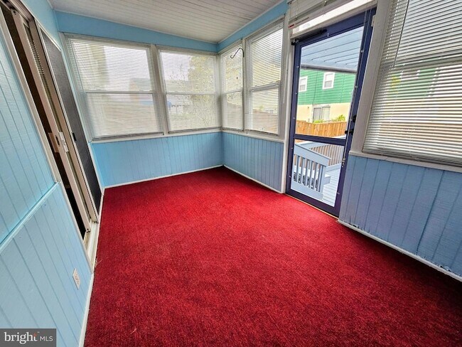 Building Photo - 1519 Roosevelt Dr