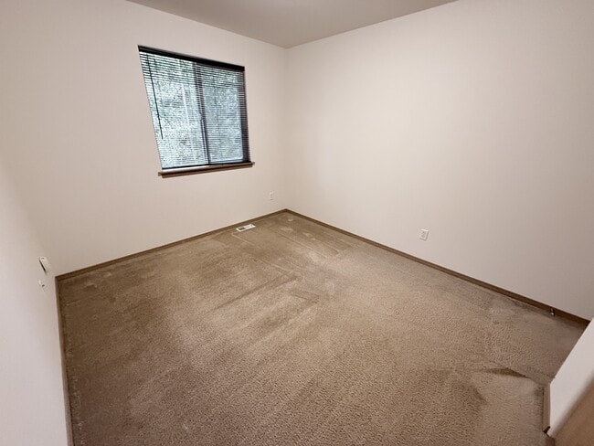 Building Photo - 502 91st Ave SE