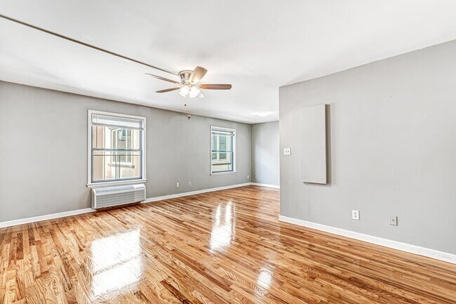 Primary Photo - 416 68th St