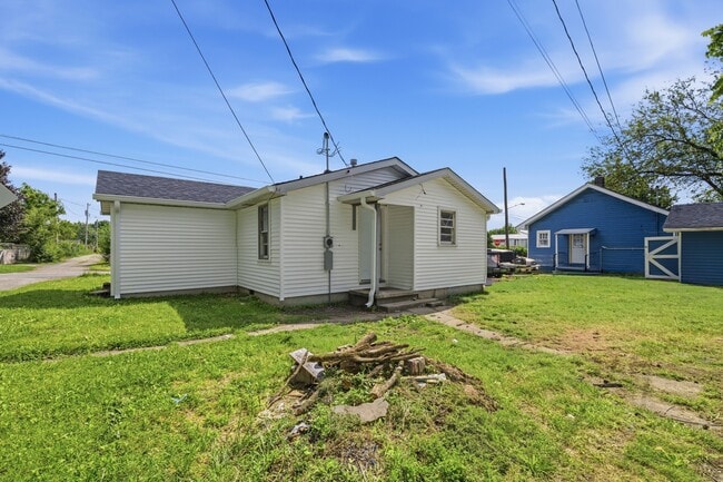 Building Photo - 420 W 25th St