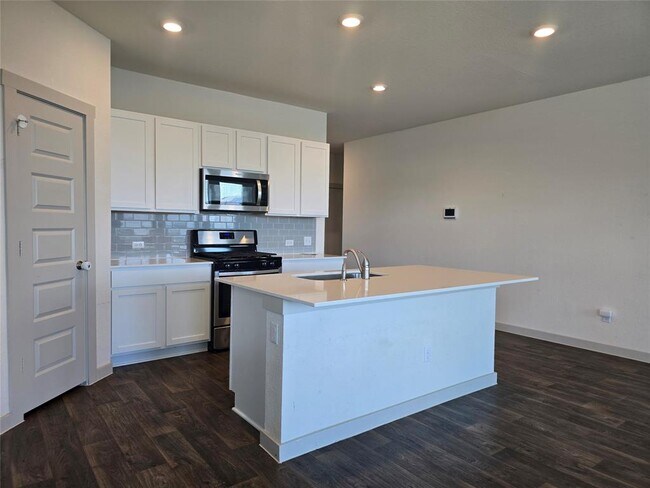 Building Photo - 200 Lavaca River Ln